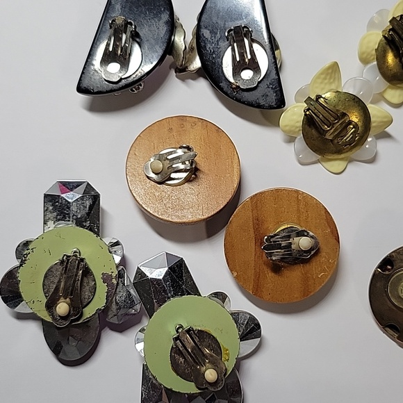 Assorted Purple and Yellow Women's Fashion And Clip-on Earrings Set - Picture 7 of 8